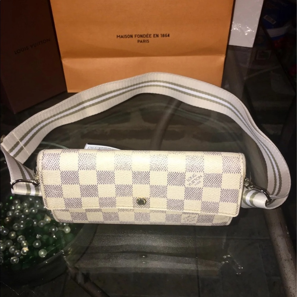 SOLDAuth Louis Vuitton Damier Azur Sarah Wallet - Picture 3 of 13
